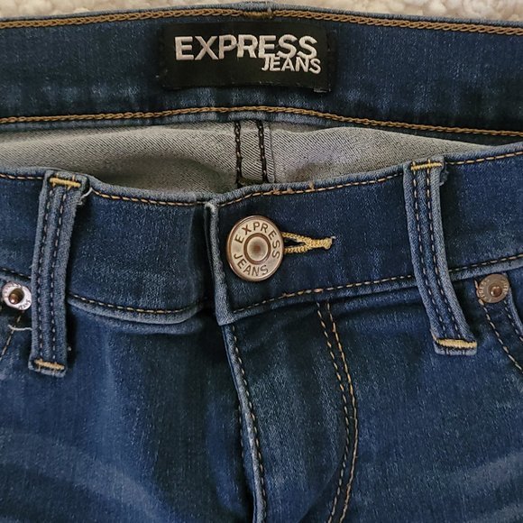 Express Jeans Cropped Leggings. - Picture 3 of 5